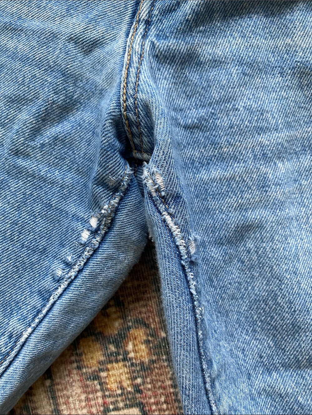 Levi’s High Rise Mom Button-Fly Jeans - Picture 4 of 4